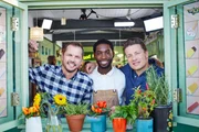 Von Nigeria, durch die Meere bis nach Italien. Diese Woche ist wirklich f&uuml;r jeden was dabei, wenn Jimmy (l.), Tinie Tempah (M.) und Jamie (r.) kochen ...