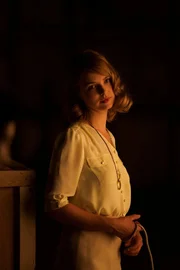 Catherine Langford (Ellie Gall)