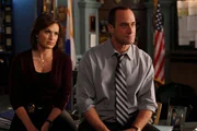(l-r) Mariska Hargitay as Det. Olivia Benson, Christopher Meloni as Det. Elliot Stabler