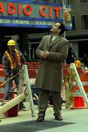 Der Lärm und der Dreck in Manhattan machen Adrian Monk (Tony Shalhoub, r.) das Leben schwer ...
