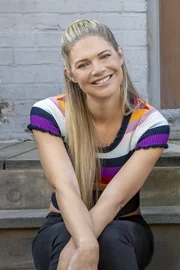 Kate Miner (Tami Tamietti).