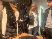 Kandidatin Miriam und Shoppingbegleitung Oliver. Kandidatin Miriam und Shoppingbegleitung Oliver.