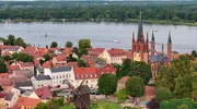Unterwegs in Brandenburg. Wilde Natur, gute Ost-Brötchen und eine Tour mit dem Esel, die es in sich hat. An unserer Strecke liegen Neuruppin, Gransee, Buckow und Herzberg sowie der Buchenwald Grumsin. Eine Wanderung im Herbst kann überwältigend sein. - Werder an der Havel.