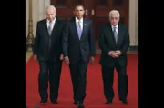 Der israelische Ministerpräsident Benjamin Netanjahu, der ehemalige US-Präsident Barack Obama und der damalige Präsident der Palästinensischen Autonomiebehörde, Mahmud Abbas (v.l.), trafen sich 2010 zu Friedensverhandlungen im Weißen Haus.