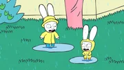 Spielen im Regen und Hüpfen wie zwei Frösche, das macht Simon (l.) und Franz (r.) riesig Spaß.