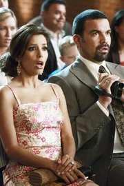 Die Schulaufführung von Juanita endet mit unerwarteten Folgen. Gabrielle (Eva Longoria, l.) und Carlos (Ricardo Antonio Chavira, r.) sind entsetzt ...