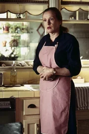 Frances Conroy (Ruth Fisher)