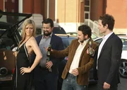 v.li.: Dee Reynolds (Kaitlin Olson), Mac (Rob McElhenney), Charlie Kelly (Charlie Day), Dennis Reynolds (Glenn Howerton).