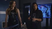 Caitlin Snow (Danielle Panabaker, l.); Cisco Ramon (Carlos Valdes, r.)