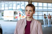 Kommissarin Nina (Julia E. Lenska) versucht, die Identität der Leiche herauszufinden. Keine leichte Aufgabe, denn der Tote hatte keine Papiere bei sich – und verklebte Finger.