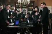 (v.l.): Gerald Branson (Patrick St. Esprit), Det. Jo Danhill (Sela Ward) und Det. Mac Taylor (Gary Sinise)