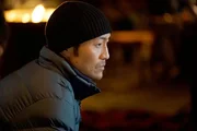 Er hat eine schwere Nacht hinter sich: Brian Tee als Dr. Ethan Choi