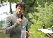 Wege zum Glück Kapitel 428 Staffel 1, Episode 428 Max schüttet ein Beruhigungsmittel in das Wasser für Nina: Jost Pieper als Max