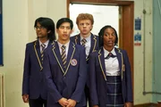Leah (Jodie Campbell, r.) und Xiang (Zheng Xi Yong, 2.v.l.) und zwei Mitschüler (Statisten) vertreten St. Gilbert's beim großen Algebrawettbewerb. Leah (Jodie Campbell, r.) und Xiang (Zheng Xi Yong, 2.v.l.) und zwei Mitschüler (Statisten) vertreten St. Gilbert's beim großen Algebrawettbewerb.