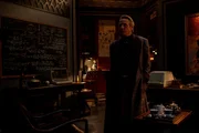 Adrian Veidt (Jeremy Irons)
