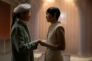 Lady Trieu (Hong Chau, re.)