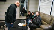 Robert Irvine (l.)