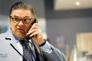 Daniel Charles (Oliver Platt)