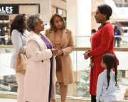 Delisha Sloss (Shirley Jordan, 2.v.l.), Barbara Howard (Sheryl Lee Ralph, 2.v.r.) Delisha Sloss (Shirley Jordan, 2.v.l.), Barbara Howard (Sheryl Lee Ralph, 2.v.r.)