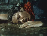 Bei einem Unwetter gerät Caroline Ingalls (Karen Grassle) in eine lebensbedrohliche Situation. Bei einem Unwetter gerät Caroline Ingalls (Karen Grassle) in eine lebensbedrohliche Situation.