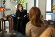 Laurie Blake (Jean Smart)