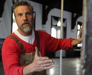 Jay Chaikin. As a teenager, Jay starting climbing, crawling and sneaking into abandoned buildings for thrills. Now, he does it for profit. Jay's passion is discovering artifacts that were one step from the dumpster and re-purposing them as beautifully designed furnishings for people who love history. Business is booming: wife and business partner Ricki is the brains of the operation, and buddies Mark and Dan follow him on every trip. Together, they go where others won't—leaving safety behind to explore forgotten places, discovering unique objects and manchmal unlocking their value through expert refurbishment. Jay and his team are saving a piece of American history, one object at a time.