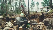 Matty bereitet den Zement f&uuml;r das Fundament seines neuen Projekts vor.