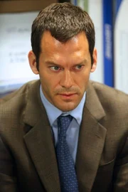 Hugo (Christopher Gartin)