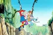 Pippi Langstrumpf - Die Zeichentrickserie "Die Perlendiebe". Im Bild: Mit einem Eimer voller Perlen flüchtet Tommy mit Annika vor den Perlendieben. Pippi zeigt ihnen, wie man mit Hilfe von Lianen über eine gefährliche Schlucht springt.