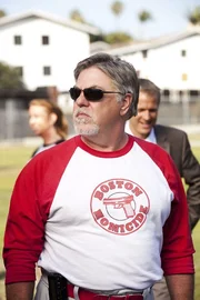 Eine Frau landet plötzlich tot auf dem Spielfeld. Offenbar wurde sie stranguliert. Detective Korsak (Bruce McGill) macht sich sofort an die Ermittlungen und dabei kommt ihm eine schlimmer Verdacht. Ist der 'Würger von Boston' zurück?