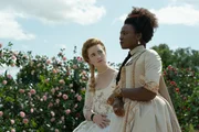 Camille (Alice Englert, l.); Ondine de Valmont (Colette Dalal Tchantcho, r.)