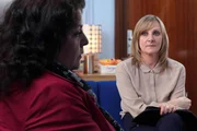 Joanne Selwyn (Kathryn Hunt, l.); DC Janet Scott (Lesley Sharp, r.)
