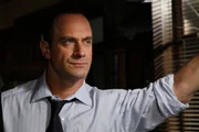Auch privat steht für Detective Elliot Stabler (Christopher Meloni) eine Hiobsbotschaft ins Haus: Sein Sohn und dessen Freund sind seit einer Prügelei in der Schule verschwunden.