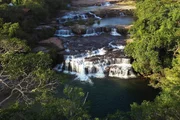 Aus dem Osten fließt besonders viel Wasser in das Pantanal. Es muss dabei zahlreiche Wasserfälle und Kaskaden überwinden.