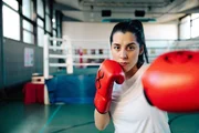 Dilar Kisikyol (33) ist von der sozialen Kraft des Boxsports überzeugt: "Das Boxen hat mir ganz viel Selbstbewusstsein, Disziplin und Ehrgeiz vermittelt." Dilar Kisikyol (33) ist von der sozialen Kraft des Boxsports überzeugt: "Das Boxen hat mir ganz viel Selbstbewusstsein, Disziplin und Ehrgeiz vermittelt."