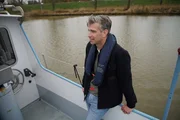 Bart Gielen auf einem Boot auf dem Fluss Linge. (National Geographic)