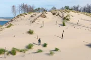 Im Golf von Biskaya bewegt sich die höchste Düne Europas, die Düne von Pilat, unter dem Einfluss von Wind und Gezeiten um einen bis fünf Meter pro Jahr.