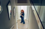 Maria (Johanne Louise Schmidt) ist mit ihrem neugeborenen Baby allein zu Hause, als plötzlich ein Fremder das Haus betritt. Kann Rolf ihnen noch rechtzeitig zu Hilfe kommen?