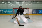Transjunge Luca (16) spielt seit seiner Kindheit mit Begeisterung Eishockey. Schon in der Grundschule wusste er, dass er ein Junge ist – im Körper eines Mädchens geboren.