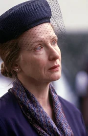 Frances Conroy (Ruth Fisher)