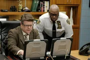 Sergeant Knox (Sean Astin, l.); Captain Ray Holt (André Braugher, r.)