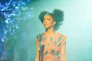 Devonyé (Kendra Brown) hat sich auf ihren Auftritt als Poetry-Slammerin intensiv vorbereitet. Devonyé (Kendra Brown) hat sich auf ihren Auftritt als Poetry-Slammerin intensiv vorbereitet.