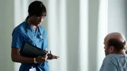 Transplant – Ein besonderer Notarzt Staffel 2 Folge 4 Die Ärztin informiert über die Behandlungsoptionen: Ayisha Issa als June Curtis