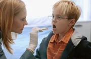 Ist Martin (David Hall) der leibliche Sohn der ermordeten Marissa? Catherine (Marg Helgenberger) nimmt einen DNA Abstrich.