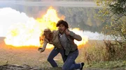 Ben (Tom Beck) kann Katrin (Isabell Gerschke) in letzter Sekunde retten, bevor der Wagen explodiert...