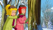 Das Warten hat sich gelohnt! Bibi (l.) und Tina (r.) entdecken den Elch.