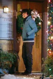 Axl (Charlie McDermott) möchte mehr Zeit mit seinen Freunden verbringen.