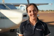 Heldinnen der Lüfte Als Buschpilotin im Outback Hannah Jane Cash ist Buschpilotin in William Creek, dem kleinsten Ort Südaustraliens.