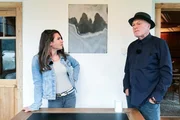 Ding Dong - So wohnen Künstler! Moderatorin Viola Tami mit Not Vital in Sent