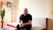 S11E82: Petras Freund Jörg liebt das Schausteller-Leben, auch wenn er wegen der Saisonpause zwischen Weihnachten und Ostern vom Amt leben muss.